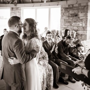 Lydia & Tim in bw - Just Married in the Barn